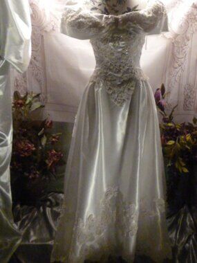 White off shoukder wedding dress